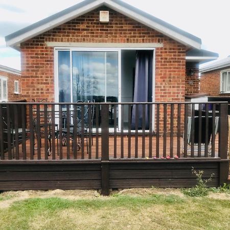 Leysdown-On-Sea Saddlebrook Holiday Park 3 Bedroom Brick Built Chalet Bungalow Exterior foto