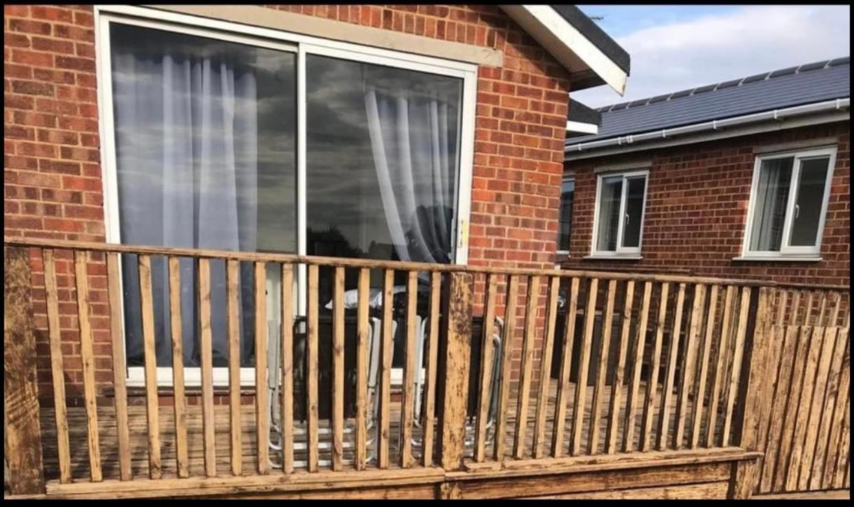 Leysdown-On-Sea Saddlebrook Holiday Park 3 Bedroom Brick Built Chalet Bungalow Exterior foto