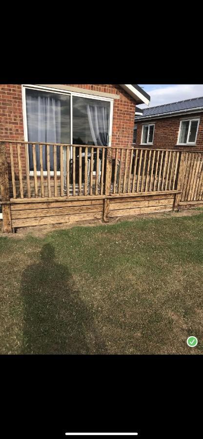 Leysdown-On-Sea Saddlebrook Holiday Park 3 Bedroom Brick Built Chalet Bungalow Exterior foto