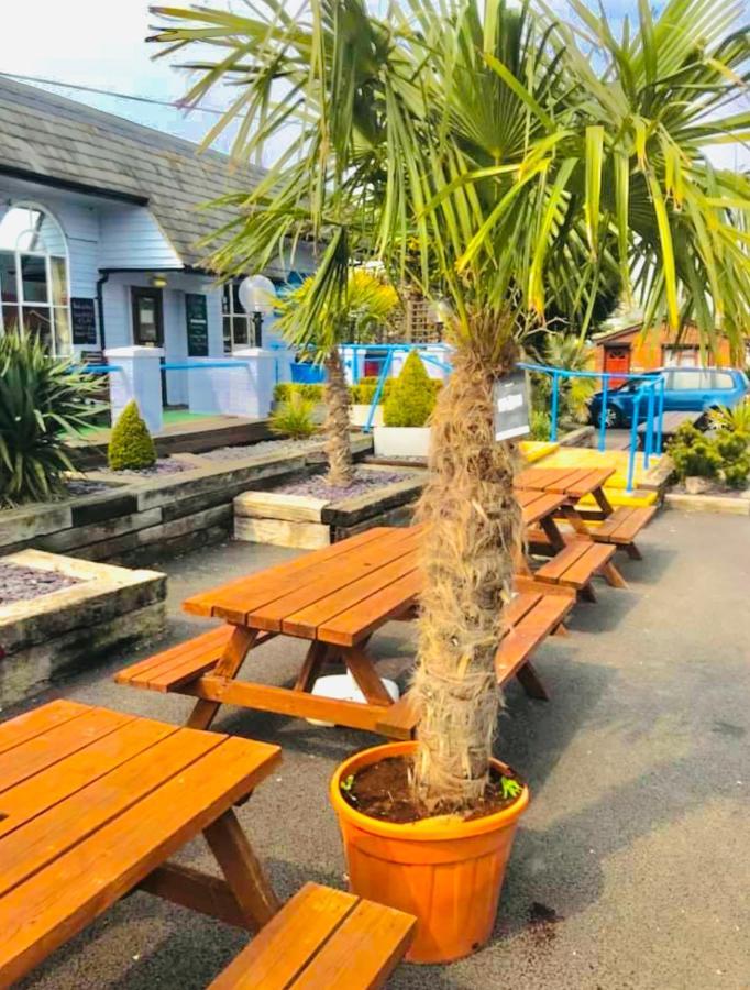 Leysdown-On-Sea Saddlebrook Holiday Park 3 Bedroom Brick Built Chalet Bungalow Exterior foto