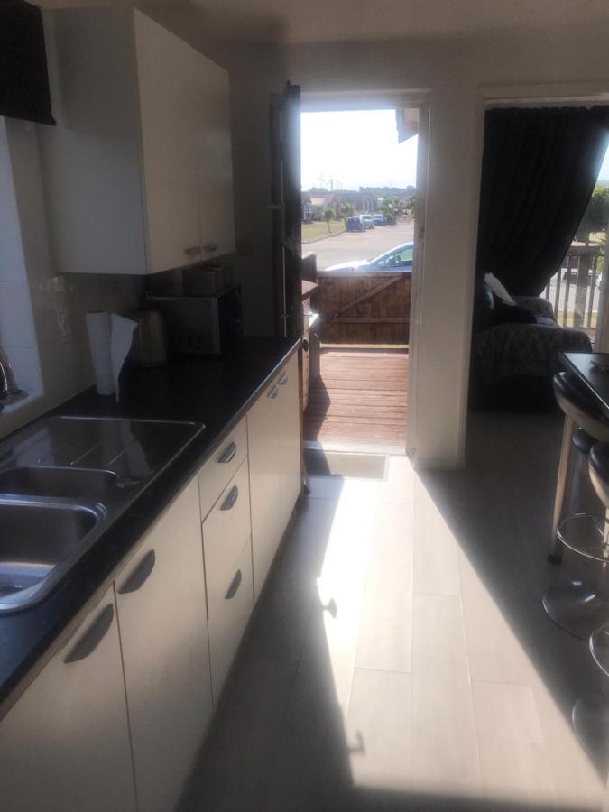 Leysdown-On-Sea Saddlebrook Holiday Park 3 Bedroom Brick Built Chalet Bungalow Exterior foto